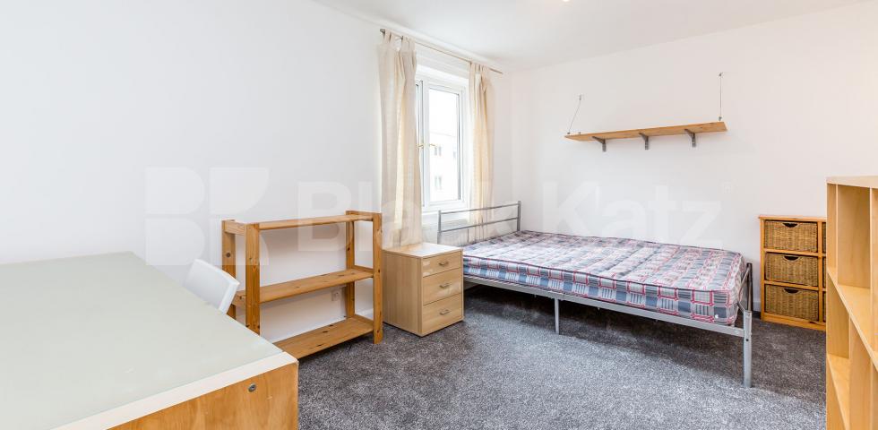 			REFURBISHED & IDEAL FOR STUDENTS!!, 4 Bedroom, 1 bath, 1 reception Flat			 Penderyn Way, TUFNELL PARK